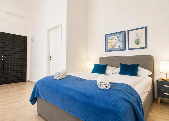 Superbly 9 Complex Ideal For 25 People Apartment
